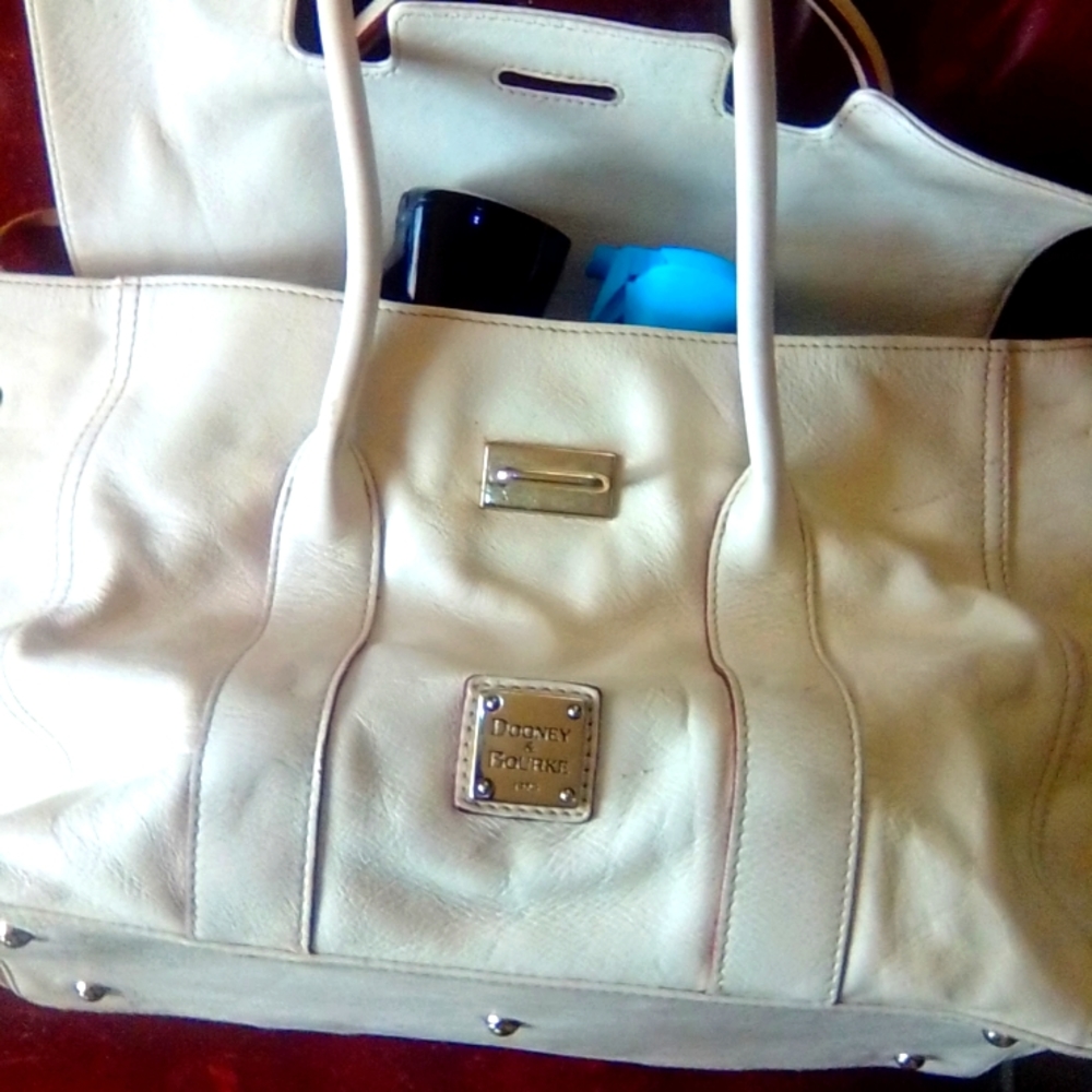 Dooney & Bourke 1975 Authentic Women's satchel nice size